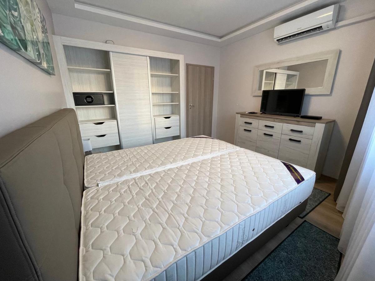 Lara Lux Apartment Hajdúszoboszló Buitenkant foto