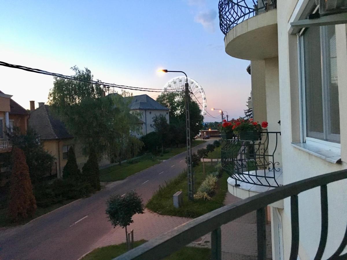 Lara Lux Apartment Hajdúszoboszló Buitenkant foto