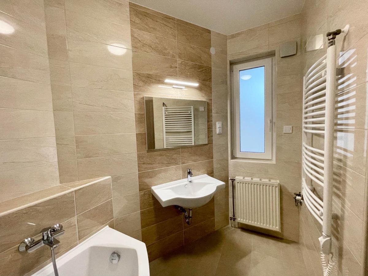 Lara Lux Apartment Hajdúszoboszló Buitenkant foto