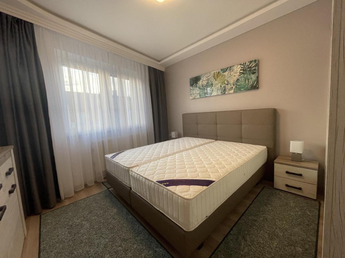 Lara Lux Apartment Hajdúszoboszló Buitenkant foto