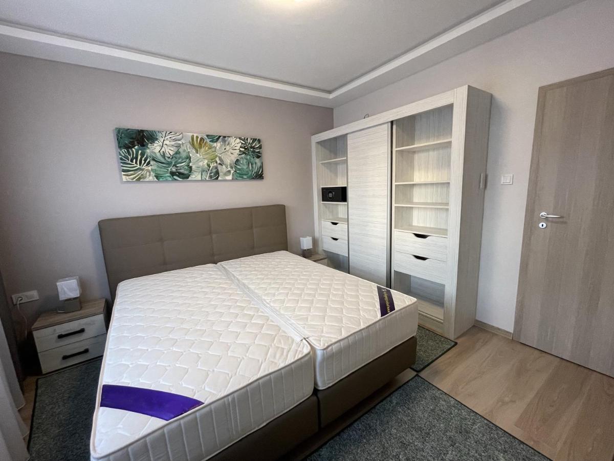 Lara Lux Apartment Hajdúszoboszló Buitenkant foto
