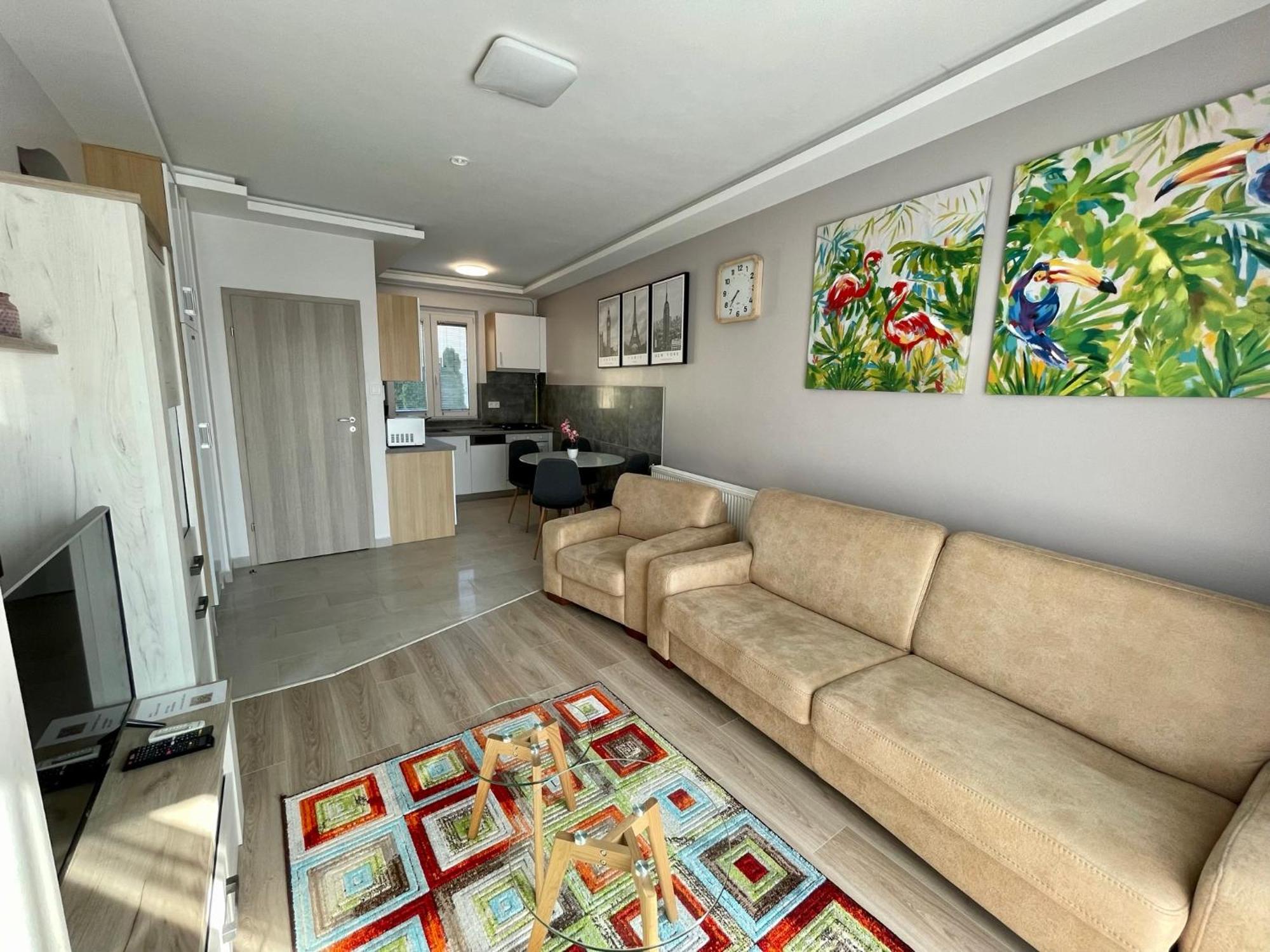 Lara Lux Apartment Hajdúszoboszló Buitenkant foto