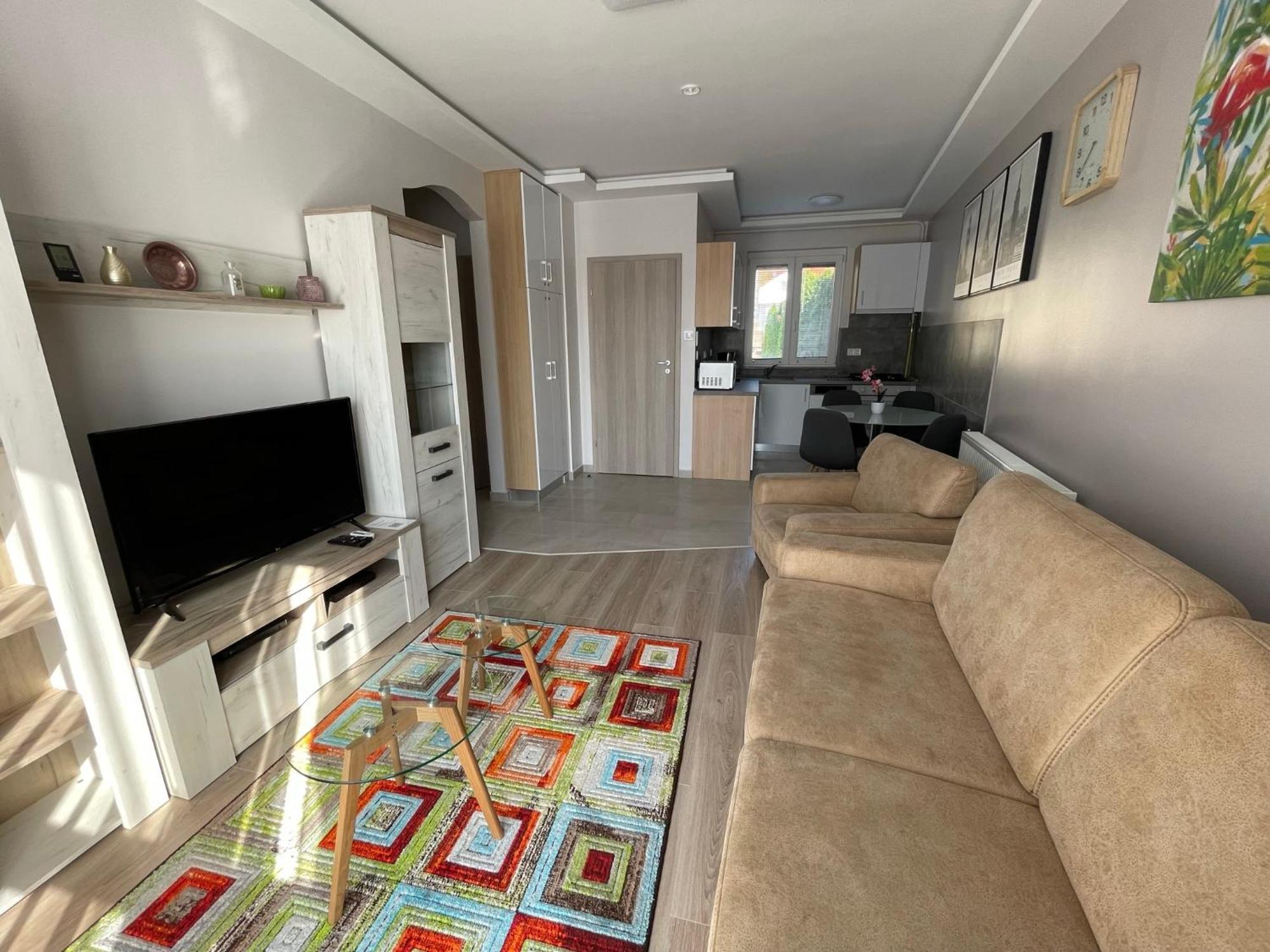 Lara Lux Apartment Hajdúszoboszló Buitenkant foto